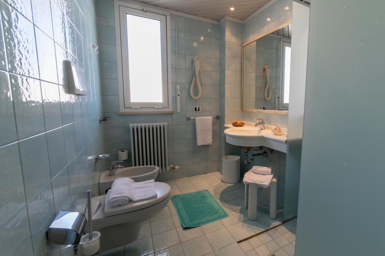 Residence Hotel Club House Cattolica Bagian luar foto