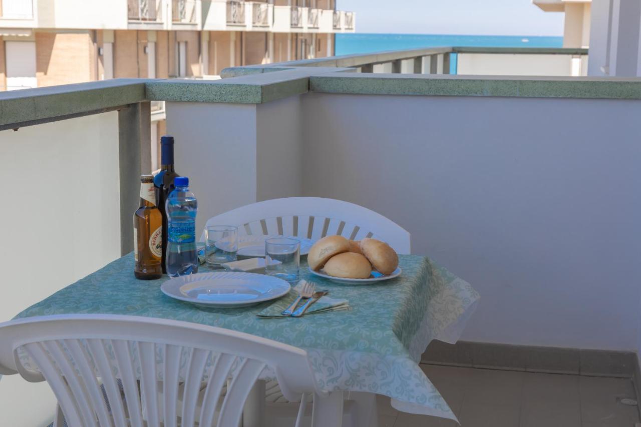Residence Hotel Club House Cattolica Bagian luar foto