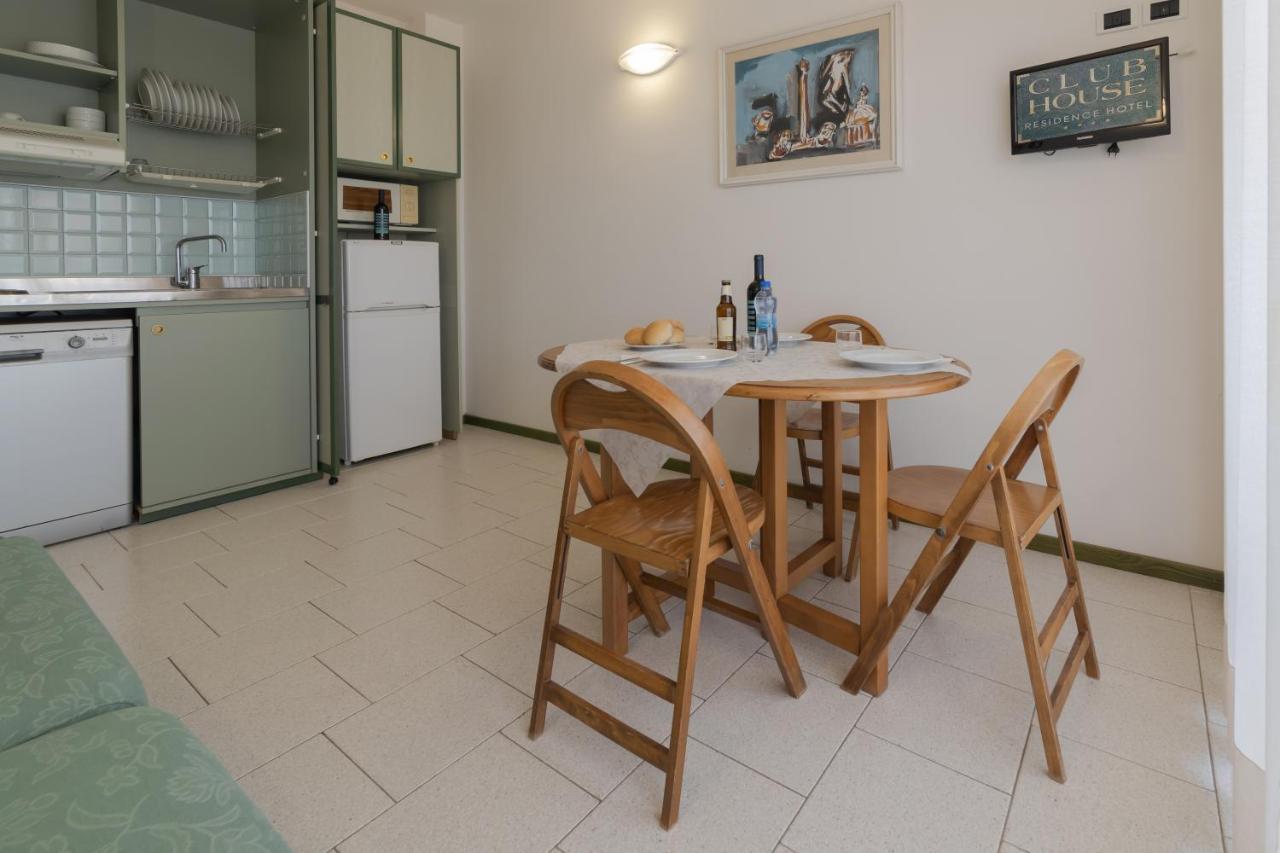 Residence Hotel Club House Cattolica Bagian luar foto