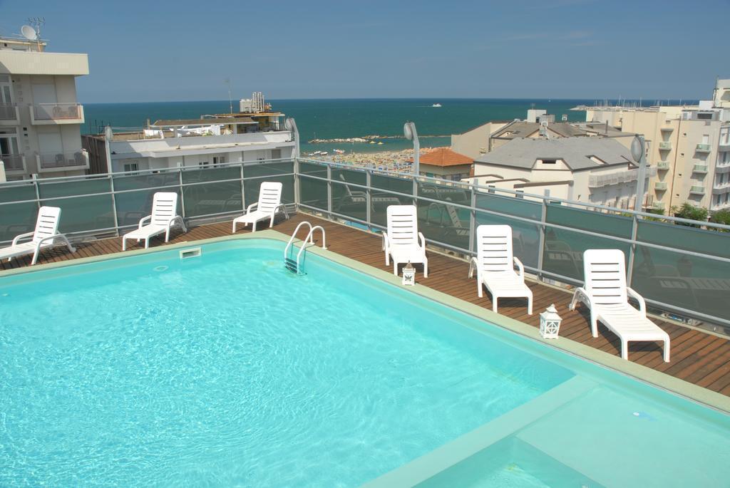 Residence Hotel Club House Cattolica Bagian luar foto