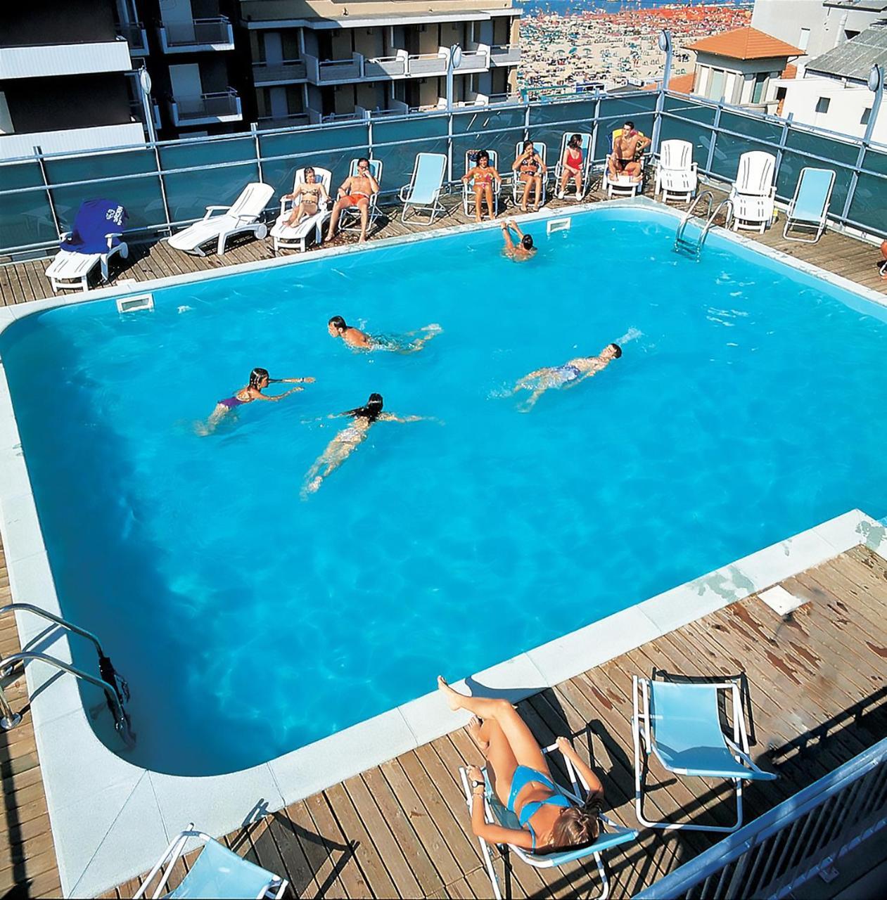 Residence Hotel Club House Cattolica Bagian luar foto